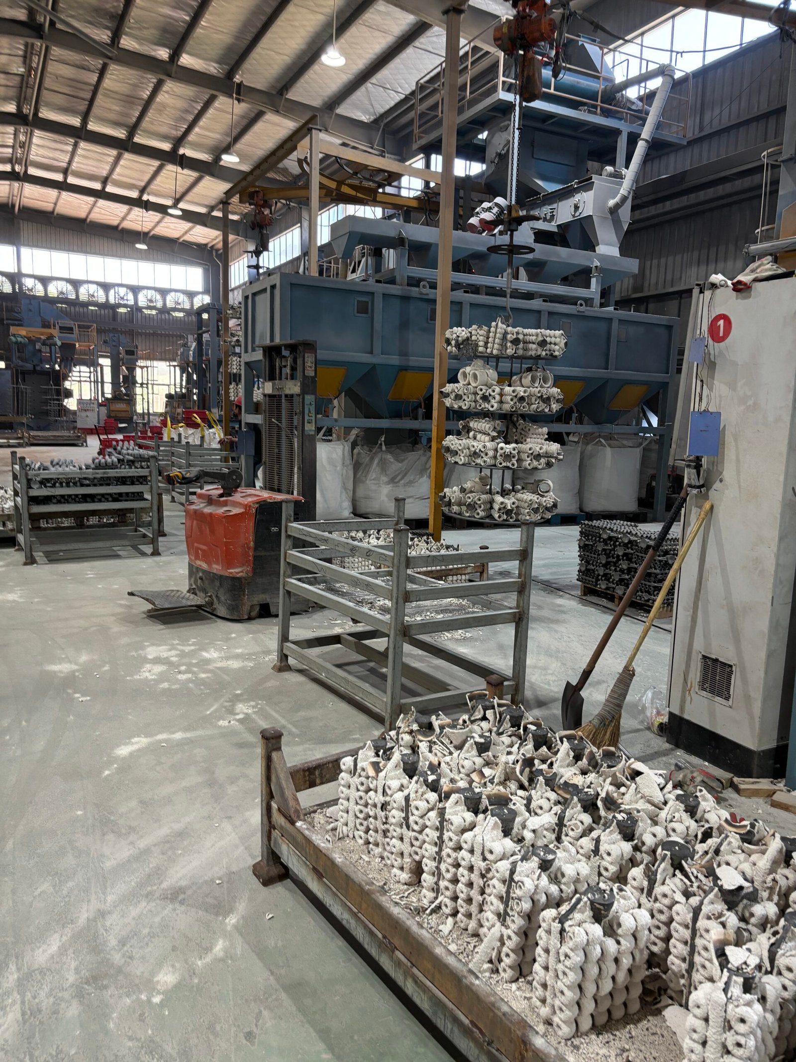 داخل ورشة الصب – صب المعدن المنصهر